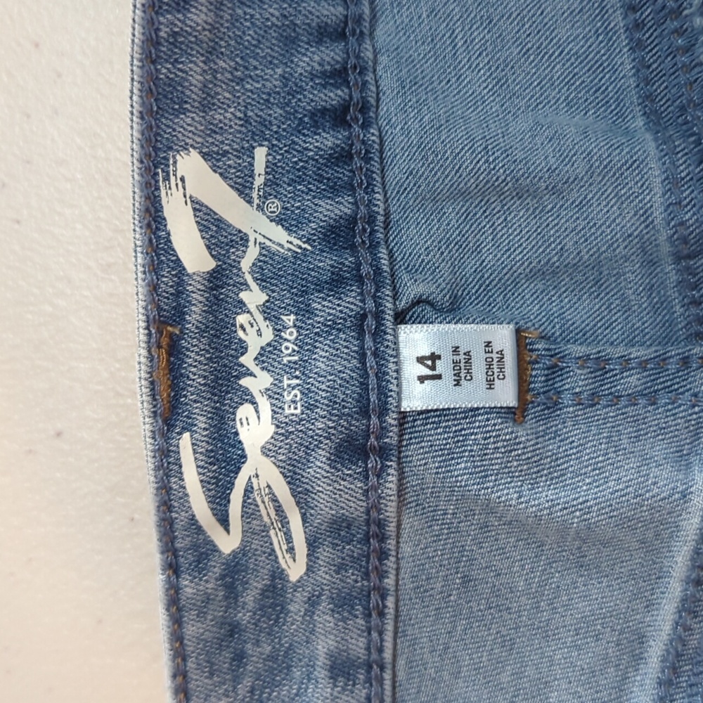 Seven7, Weekend Shorts, Light wash Jeans. Sz 14 - Picture 7 of 10